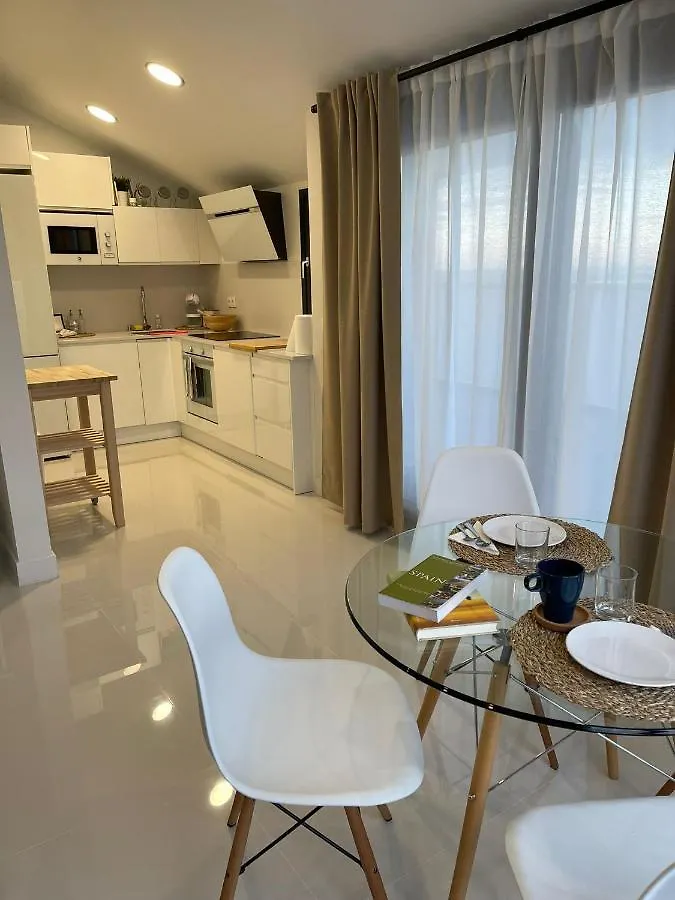 Apartamento Precioso ático, nuevo, a 50m de la playa, Manilva